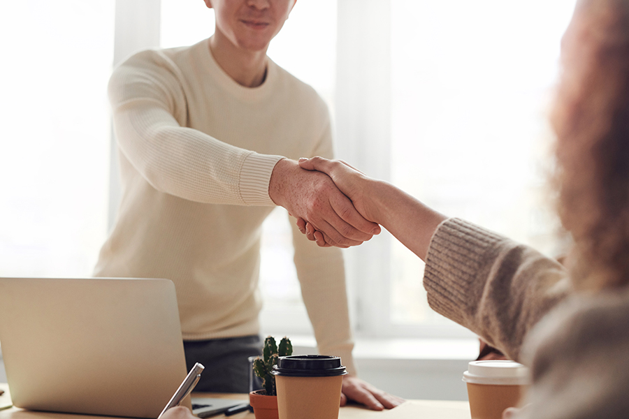 Stellenanzeige Bewerbung | Foto von fauxels von Pexels