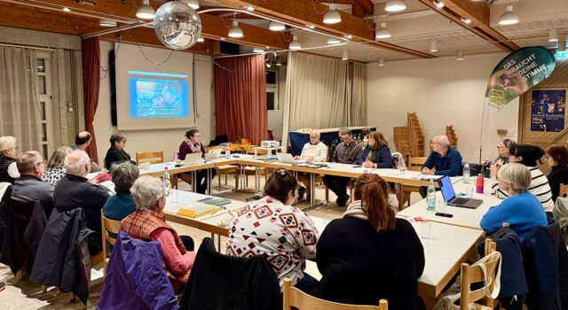 Am Donnerstag, 20. November 2025, tagte die ortskirchliche Verwaltung der Evangelischen Kirchengemeinde Weilimdorf im Gemeindesaal des Dietrich-Bonhoeffer-Gemeindezentrums.