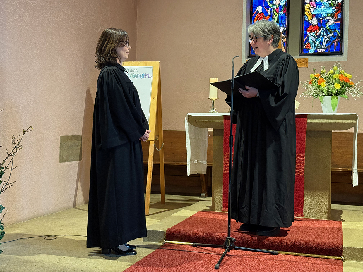Feierlicher Investiturgottesdienst von Pfarrerin Britta Angrik in der Wolfbuschkirche