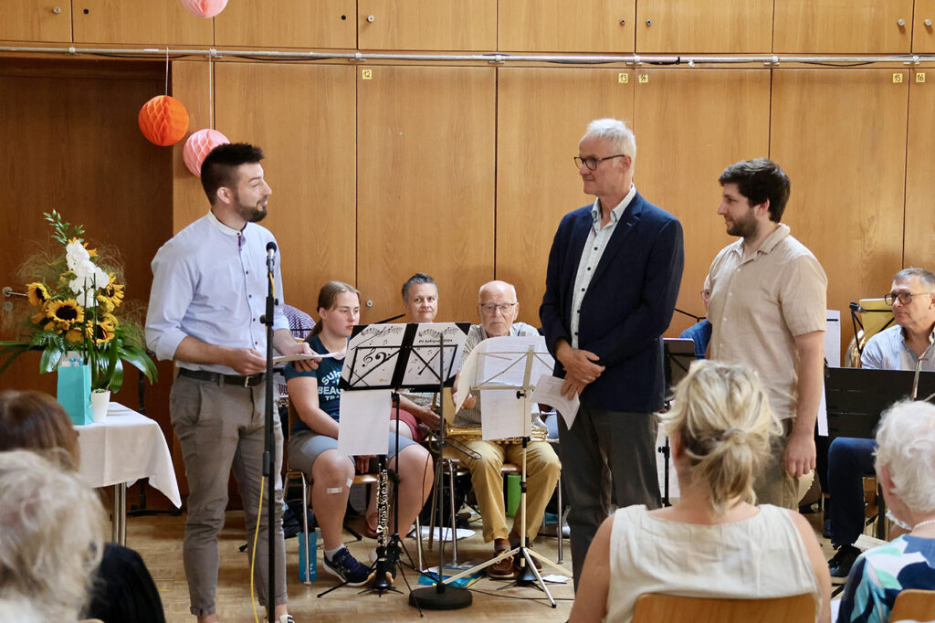 Ehrung von Patrick Stemmer und Heiner Scholz durch René Böckle. Foto GOEDE
