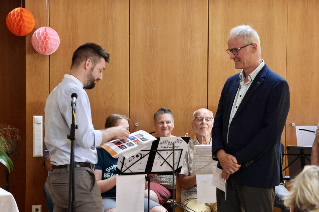 Heiner Scholz erhielt die goldene Weltbundnadel für über 50 Jahre Engagement, Foto GOEDE