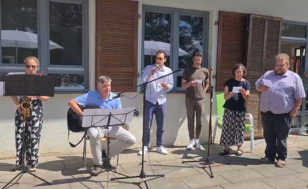 der kreativ-künstlerische Segenshöhepunkt war der „Pfarrerinnen-Song“, Foto: Bitto