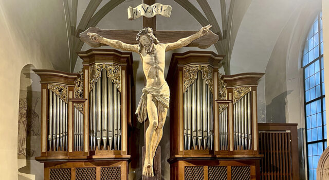 Kruzifix in der Oswaldkirche, Foto Scholz