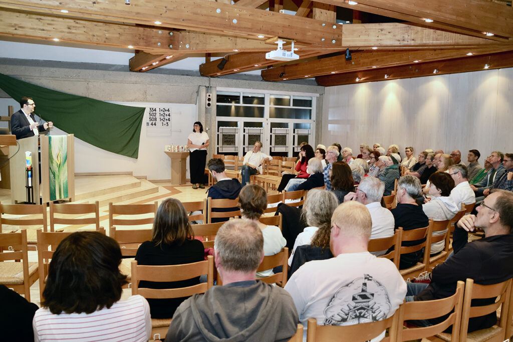 Weniger Pfarrstellen, weniger Gebäude: Gemeindeversammlung zeigt, wie sich die Kirchengemeinde Weilimdorf aufstellt, Foto Hans-Martin Goede